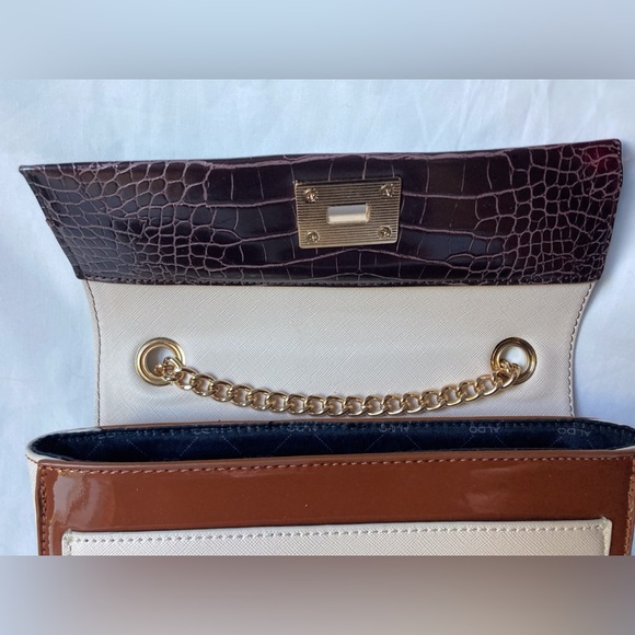 Aldo faux leather gold chain croc crossbody bag purse 9 x 6.5 x 3” - Picture 5 of 6